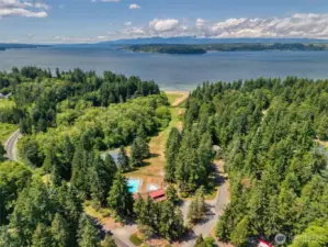 Just a hop and a skip to downtown Kingston, and ferries to Edmonds and Seattle.