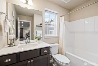 Main floor full bathroom