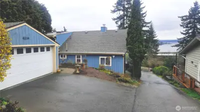 Double car detached garage