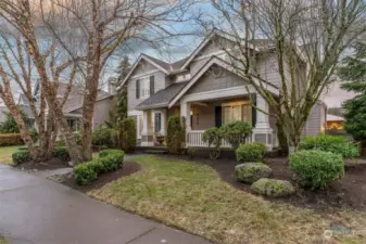 Welcome home to sought after Snoqualmie Ridge. Walk to Parks, Schools, shopping, trails and the Golf Coarse.