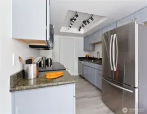 Updated Kitchen w/ Matching Samsung SS Appliances