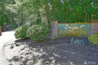 The Byrant Estates in close proximity to the freeway GREAT for commuters!