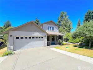 Beachcrest is steps away from Puget Sound & offers the neighborhood a private marina, boat launch, beaches, park/playground, trails, picnic areas & more!