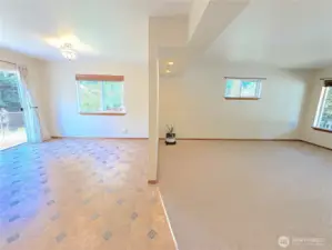 Beachcrest is steps away from Puget Sound & offers the neighborhood a private marina, boat launch, beaches, park/playground, trails, picnic areas & more!