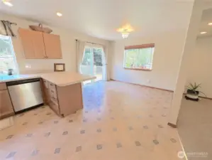 Beachcrest is steps away from Puget Sound & offers the neighborhood a private marina, boat launch, beaches, park/playground, trails, picnic areas & more!