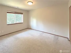 Beachcrest is steps away from Puget Sound & offers the neighborhood a private marina, boat launch, beaches, park/playground, trails, picnic areas & more!