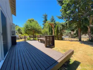 Beachcrest is steps away from Puget Sound & offers the neighborhood a private marina, boat launch, beaches, park/playground, trails, picnic areas & more!