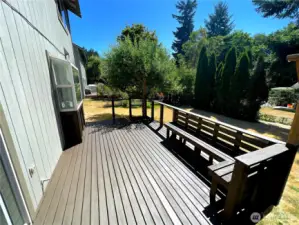 Beachcrest is steps away from Puget Sound & offers the neighborhood a private marina, boat launch, beaches, park/playground, trails, picnic areas & more!