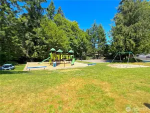 Beachcrest is steps away from Puget Sound & offers the neighborhood a private marina, boat launch, beaches, park/playground, trails, picnic areas & more!