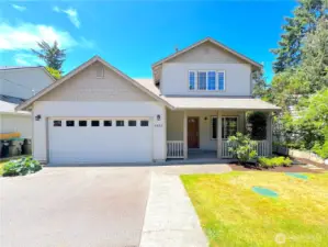 Beachcrest is steps away from Puget Sound & offers the neighborhood a private marina, boat launch, beaches, park/playground, trails, picnic areas & more!