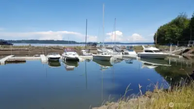 Beachcrest is steps away from Puget Sound & offers the neighborhood a private marina, boat launch, beaches, park/playground, trails, picnic areas & more!