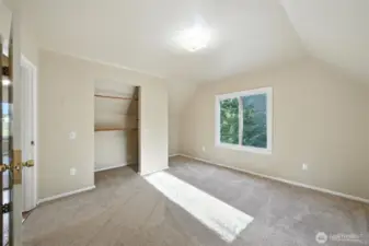 Second upstairs bedroom