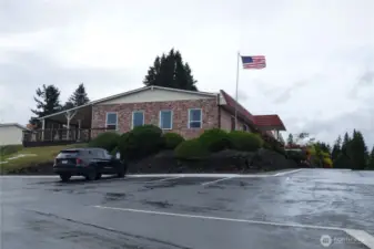 Extra parking just across the street makes it easy for many visitors for you.