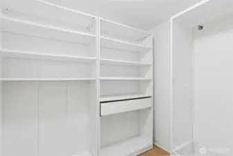 2nd bedroom has a walk in closet