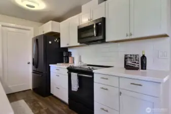 Another shot of the kitchen