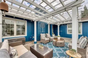 Imagin enjoying a cool beverage with guests and enjoying the stunning view, it is awesome!!