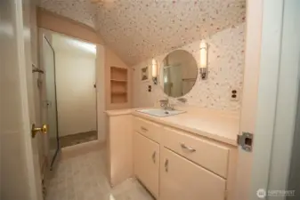 Second level 3/4 bath