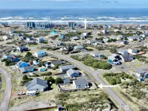 Fab location near ocean beach access via Beach St.. Short distance to dining at Oyhut Bay resort, swimming at Cabana Pool/Park or boat launch into 23 miles of fresh lakes and canals.