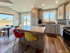 Island/breakfast bar