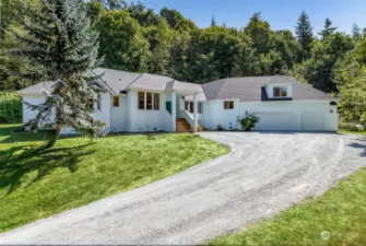 Very Large Rambler with a Bonus Room over the Garage