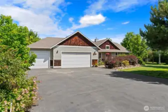 Welcome to 321 Range View Rd!