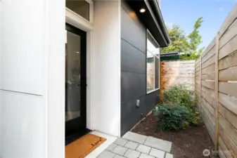 Private front area
