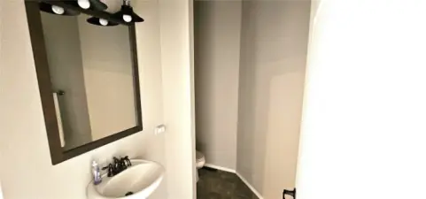 Guest 1/2 bath