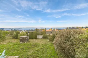 Large backyard. (Shed to be removed) Phenomenal Views.