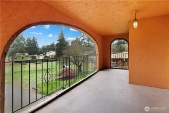 Your own private veranda with screens that are easy to remove in winter should you choose