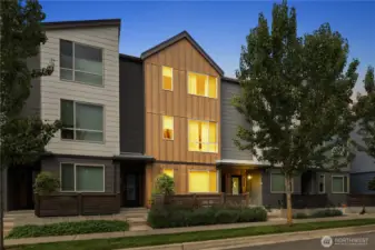 Beautiful townhome listed in Ten Trails!