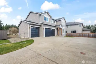 Long and wide spacious driveway.