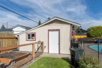 Garden and Pool House Building