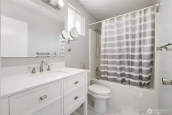 Primary bedroom suite bath