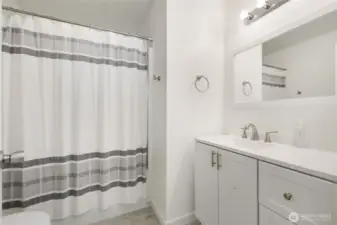 Main upper bathroom