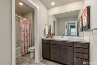 Full hall bathroom upstairs