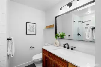 En suite primary bathroom