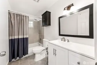 Full main floor bathroom.