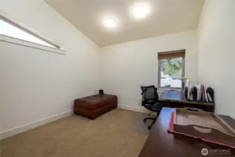 Additional upstairs flex room w/closet...