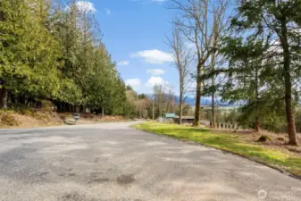 Top of Cliffside Ln is a cul-de-sac