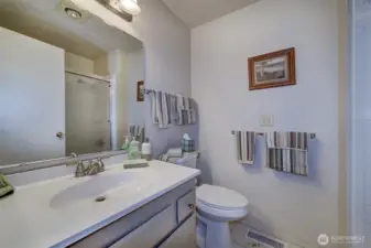 Upstairs main bathroom