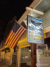 Popular Kingston Ale House, dining inside and outside.