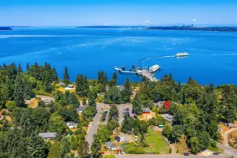 Convenient location near ferries