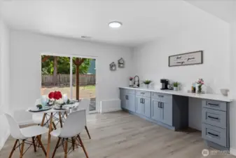 Wet Bar (Lower Level) in Family Room