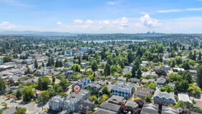 Close to Green Lake and easy access to downtown Seattle, this home has a high walkscore and bike score with easy transit option.