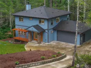 Welcome home, private setting in Alderbrook.