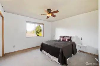 2nd large bedroom up