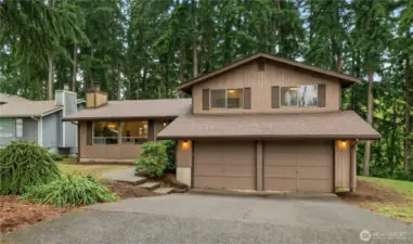 Classic charm, welcome home to 37717 26th Dr. S in Federal Way!