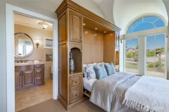 Full bathroom and walk in closet