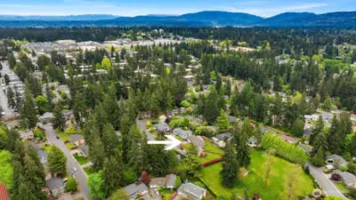 Chevy Chase is a fantastic community that is close to all East Bellevue has to offer. Minutes from Shopping, Microsoft, the New Spring District and more. You will love living here!