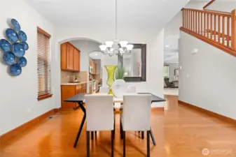 Dining Room connects to Butler's Pantry.